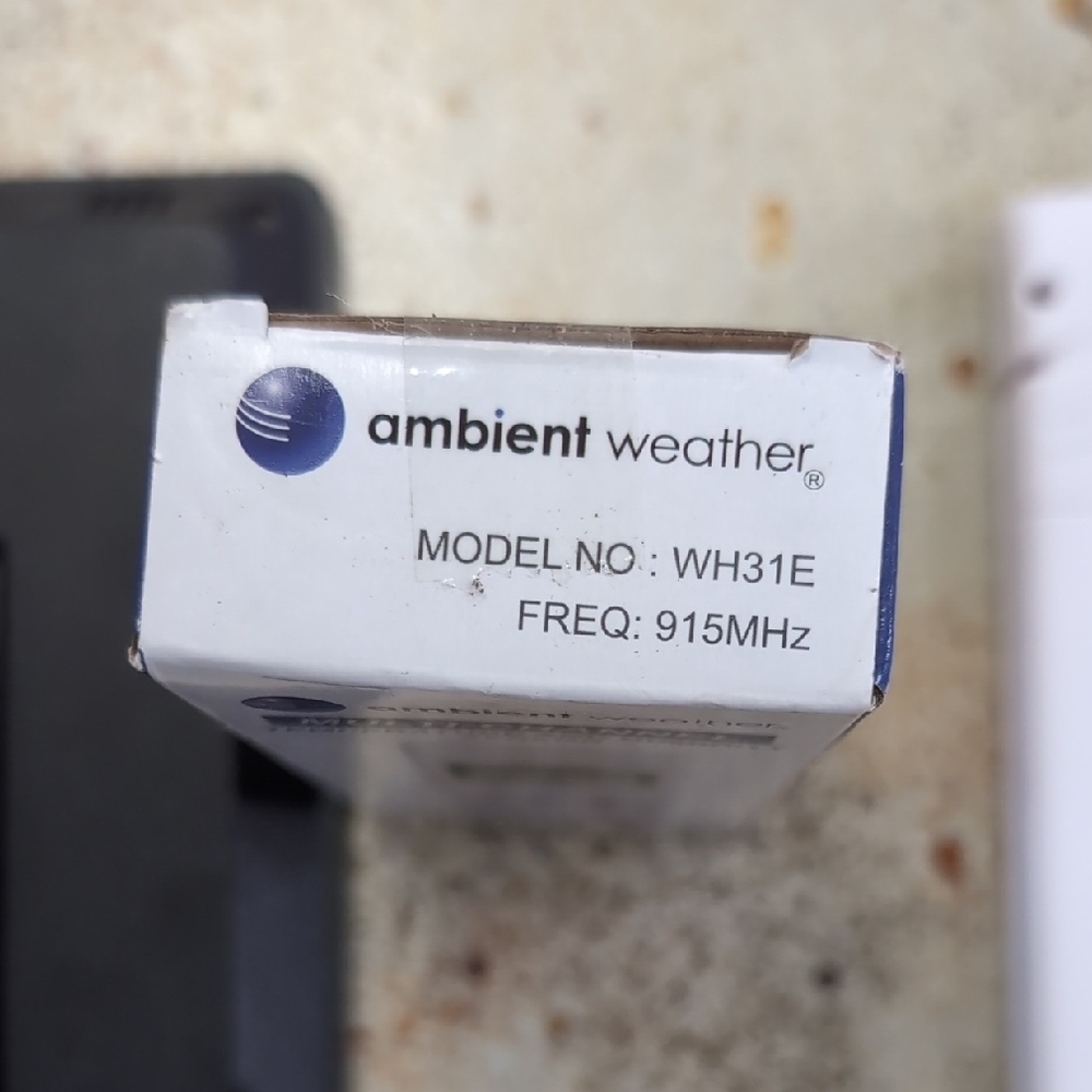 Ambient Weather Station Set | Receiver/Console, Temperature, Moisture Sensors - Picture 7 of 7